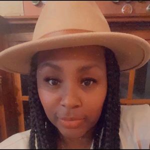 Meet your Posher, Tonya